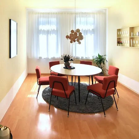 Apartment Vonbehling Boutique Mit 65zoll Tv Und Designerstuecken Halle (Saale)
