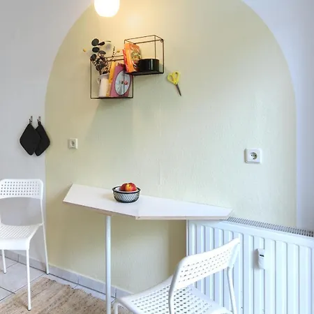 Vonbehling Boutique Mit 65zoll Tv Und Designerstuecken Apartment Halle (Saale)